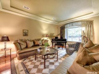 501 Twain Ct, Roseville, CA 95747-5816