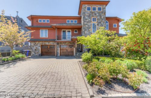 33 Rochester Dr, Bricktown, NJ 08723-7524