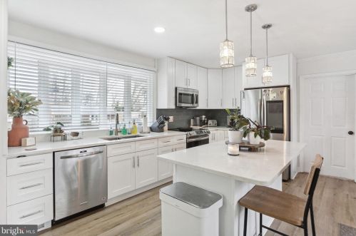 7204 Halifax Pl, Springfield VA  22150-3718 exterior