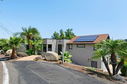 404 Lado De Loma Dr, Vista, CA 92083-5911