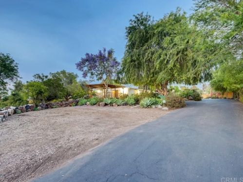 596 Vale Vw Dr, Vista CA  92081-6741 exterior