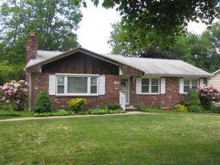 50 Three Lakes Dr, Stamford, CT 06902-8318
