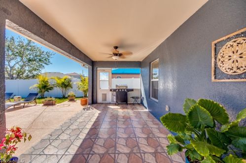 2505 20th Ave, Cape Coral FL  33904-3226 exterior