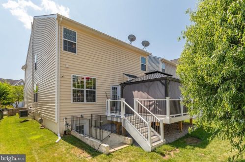 3602 Eagle Ridge Dr, Woodbridge VA  22191-6564 exterior