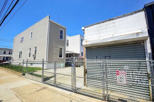 88-63 77th St, Jamaica, NY 11421-1033