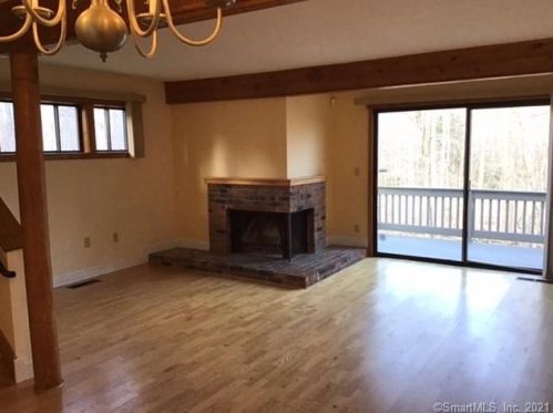 7 Edgehill Ct, Woodbury, CT 06798-3226