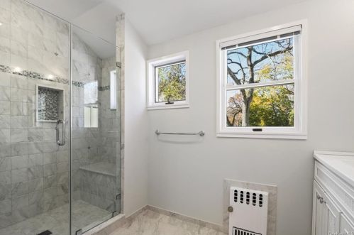 9 Avondale Rd, White Plains NY  10605-4101 exterior