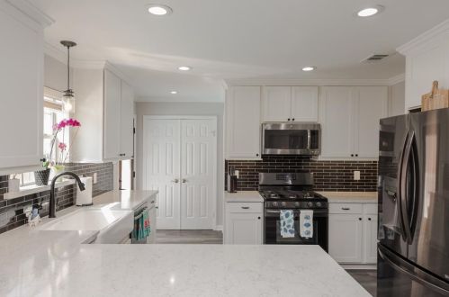 1529 Lindby Dr, Lewisville TX  75028-3624 exterior