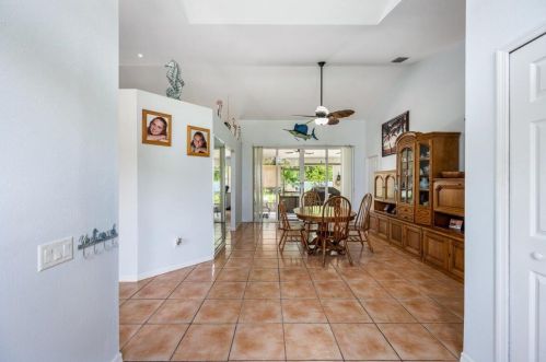 107 Hawthorne Cir, Fort Pierce FL 34953-3524 exterior