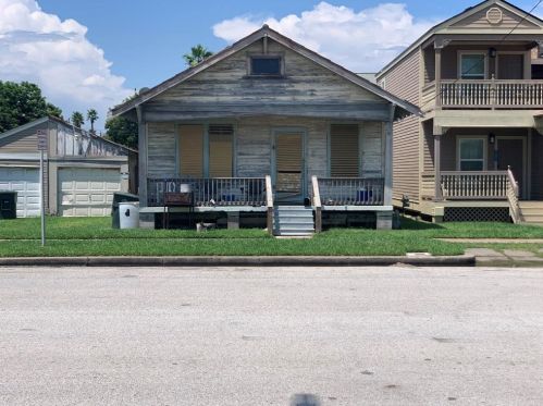 2107 28 St, Galveston TX 77550-7706 exterior