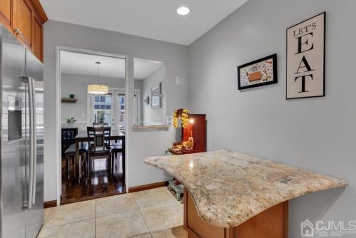 2 Covington Ct, East Brunswick NJ  08816-5127 exterior