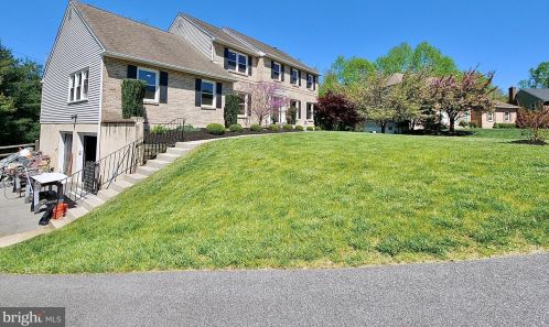 239 Hawkes Ct, Hockessin DE  19707-1351 exterior