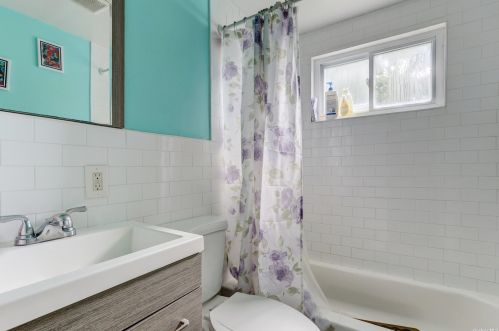 230 Urban Ave, Westbury NY  11590-3851 exterior