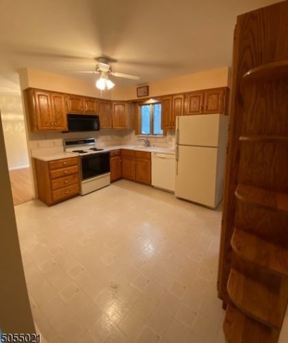 5 Linden Dr, Sparta NJ  07871-3723 exterior