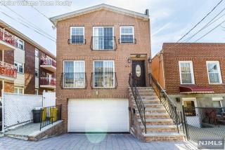 418 Walker St, Fairview NJ  07022-1417 exterior