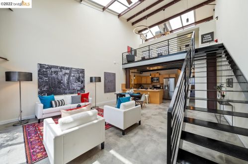 2858 Helen St, Oakland CA  94608-4028 exterior