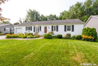 74 Round Hill Rd, Henrietta, NY 14467-9529