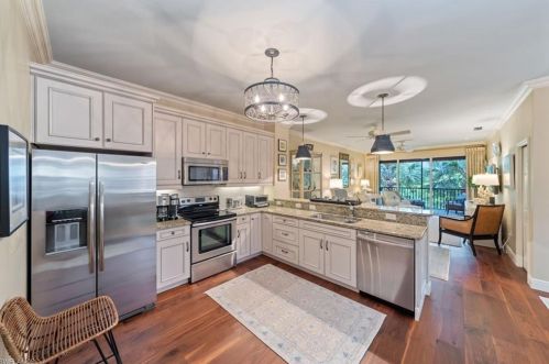10029 Heather Ln, Naples, FL 34119-9022