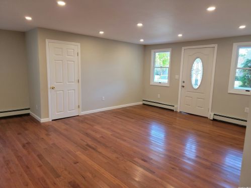 72 Cherry Ave, West Sayville NY  11796-1214 exterior