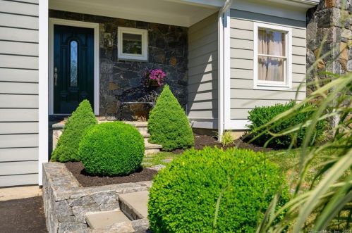 1 Bayberry Hill Rd, Bethel, CT 06801-1644