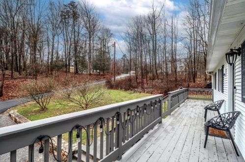 75 Candle Hill Rd, Danbury CT  06812-2412 exterior