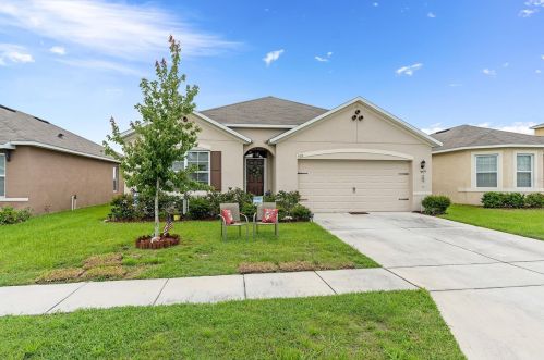 525 Squires Grove Dr, Winter Haven, FL 33880-2158