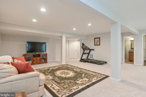 1746 Ann Scarlet Ct, Woodbridge VA  22191-3992 exterior