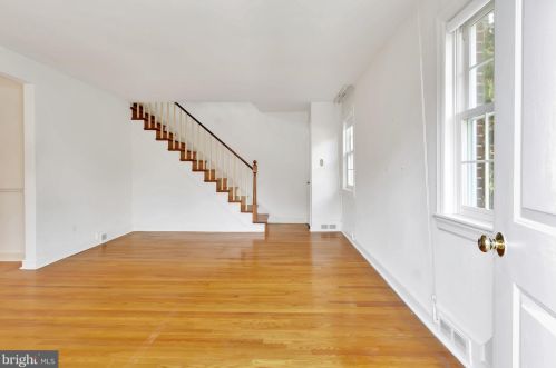 21 Vilone Rd, Wilmington, DE 19805-2050