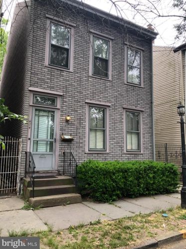 674 Lamberton St, Trenton, NJ 08611-2912