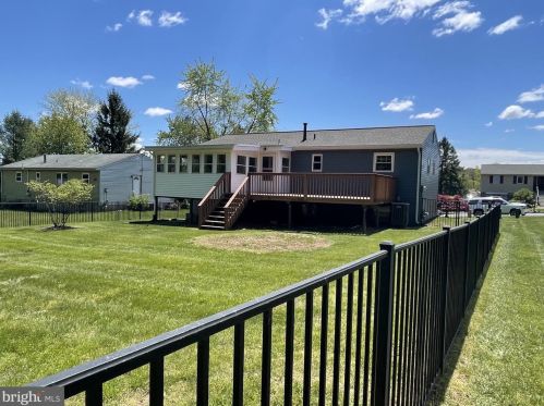 8042 Jefferson St, Hummelstown PA  17036-9319 exterior