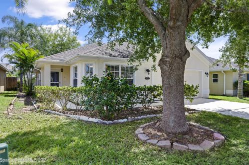 2033 Raleigh Dr, Titusville, FL 32780-9129