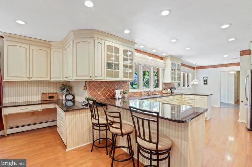 568 Countess Dr, Yardley PA 19067-4616 exterior