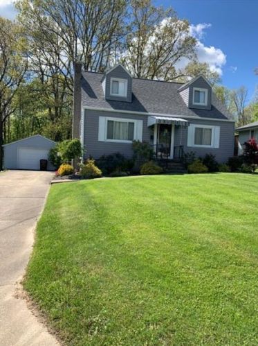 212 Moss Ave, Hermitage, PA 16121-1510