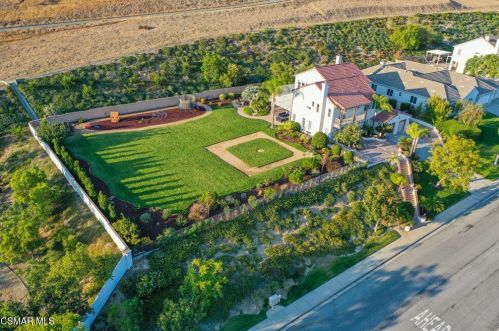 5391 Evening Sky Dr, Simi Valley CA  93063-5744 exterior