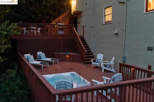 1 Downey Pl, Oakland CA  94610-1809 exterior