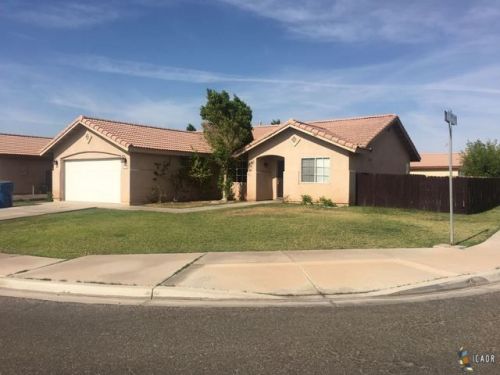 1900 I Yturralde Dr, Calexico, CA 92231-9752