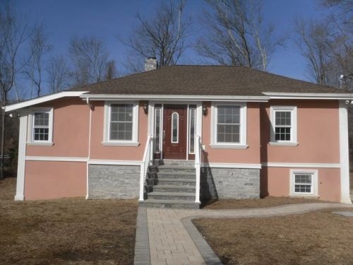 390 Lake Blvd, Mahopac, NY 10541-1710