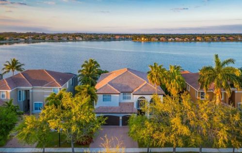 19303 39th St, Hollywood, FL 33029-2732