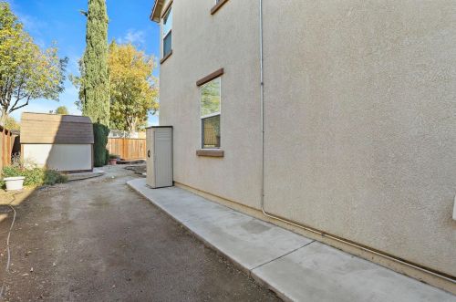 211 Emory Oak Pl, Lathrop CA  95330-8527 exterior