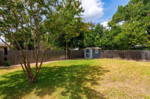 8016 Briarwood Ln, Austin TX 78757-6929 exterior