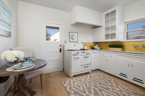 109 Voluntario St, Santa Barbara, CA 93103-3434