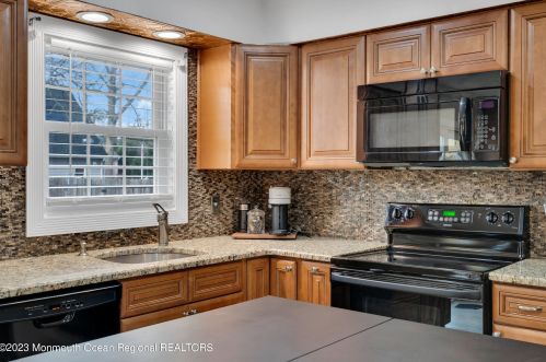 2237 Emerald Park Dr, Lacey NJ  08731-3716 exterior