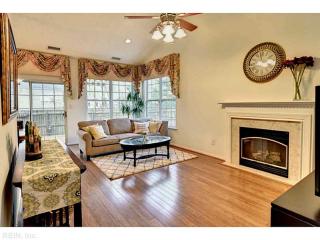 101 Karley Pl, Yorktown VA  23692-5716 exterior