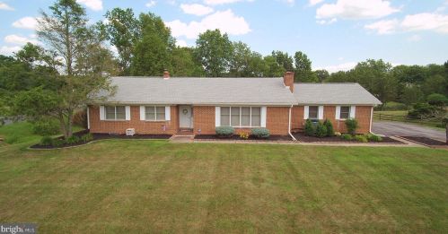 30 Valerie Dr, Bear DE  19701-1749 exterior