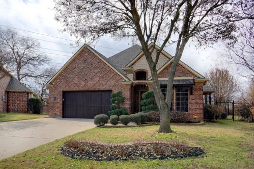 3301 Riley Ct, Hurst, TX 76054-1913