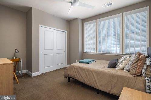 15909 Paynes Farm Dr, Haymarket VA  20169-8123 exterior