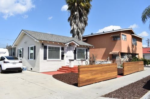 479 55th St, Long Beach, CA 90805-5305