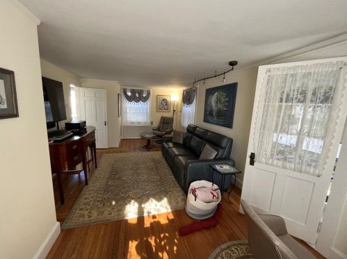 53 Admiral Kalbfus Rd, Middletown RI  02840-1202 exterior