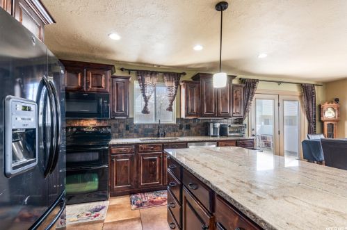 1021 50, West Kaysville, UT 84037-1205
