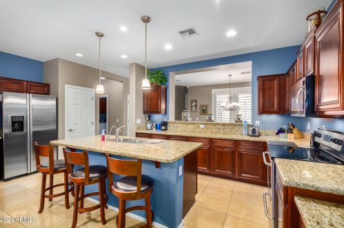3795 Glacier Pl, Chandler, AZ 85249-5545
